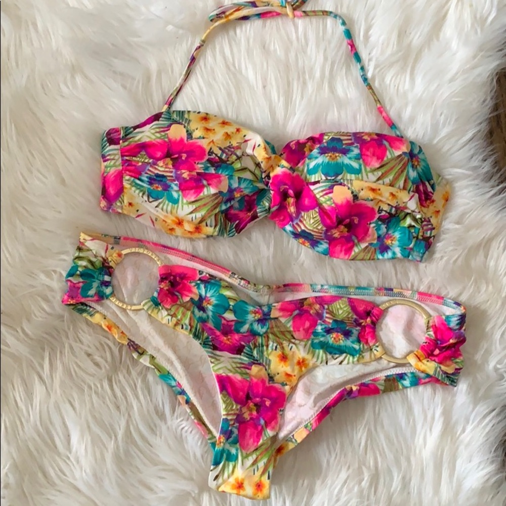Victoria’s Secret bikini set